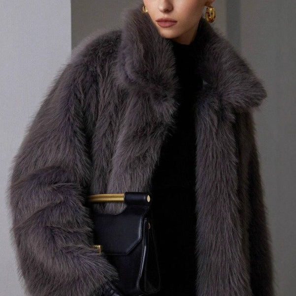 Ensfarvet vinterfrakke i kunstpels