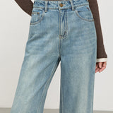 Højtaljede, bløde, broderede cropped jeans