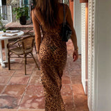 Sexet maxikjole med gennemsigtig krave og leopardprint