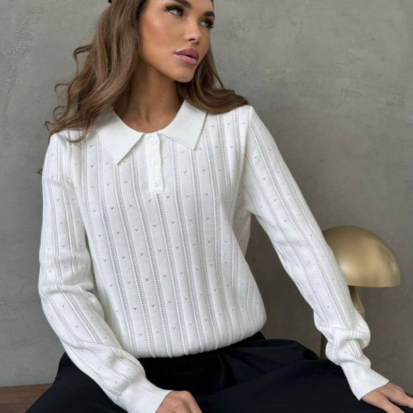 Løstsiddende bluse med jacquard-polokrave og lange ærmer