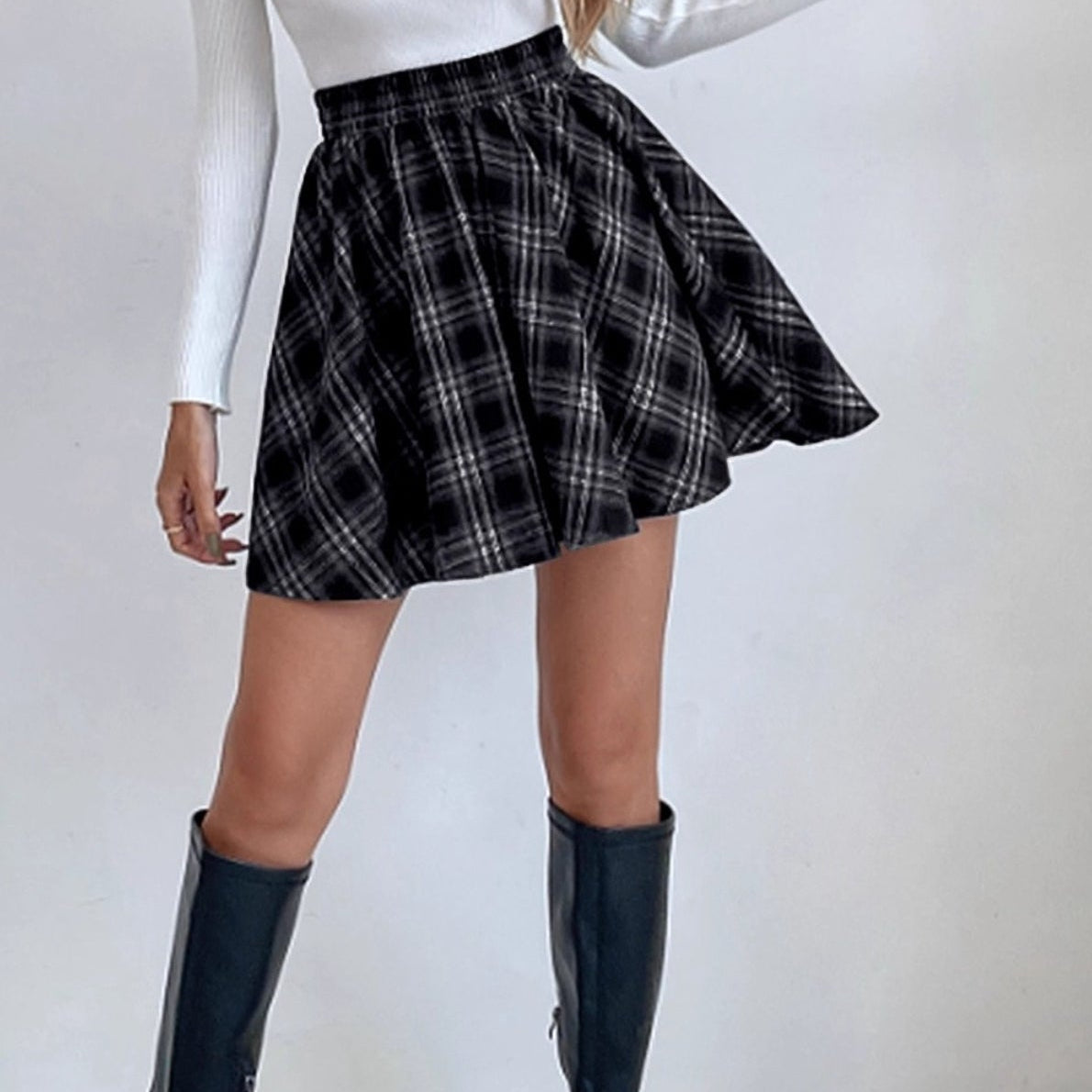 Alsidig ternet mini-nederdel