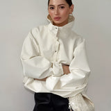 Minimalistisk, ensfarvet sweatshirt med knapper, skildpaddestil, løs pasform