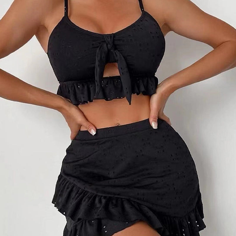 Damebikini – Sæt med to dele – Bindebånd foran – Broderi med huller – Flæsenederdel