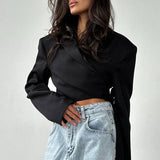 Ensfarvet blazer med bindekrave