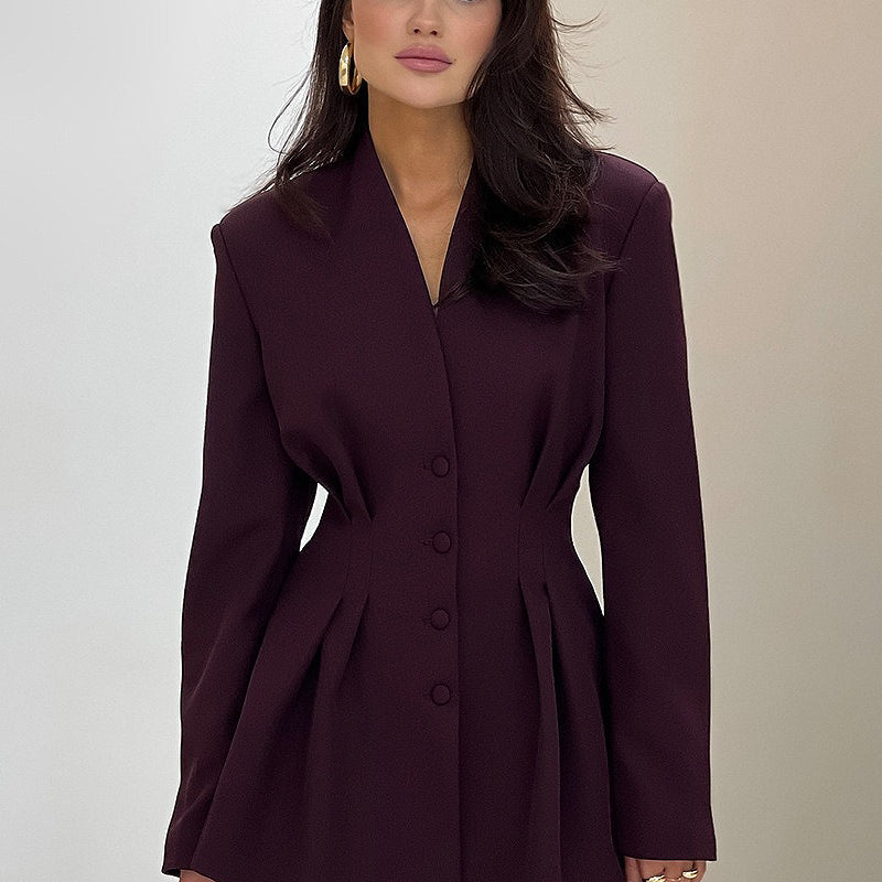 V-hals blazer med tætsiddende talje