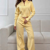 Todelt, tætsiddende striksæt med tovejslynlås for komfort på farten