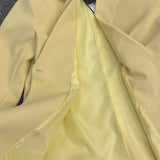 Todelt sæt: løstsiddende blazer og højtaljet nederdel