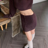 Todelt, cropped, tætsiddende striksæt med rund hals