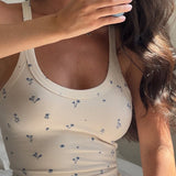 Todelt sæt: ærmeløs crop top med blomsterprint og bukser med vide ben og blomsterprint