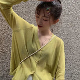 Let strikket vest med V-hals