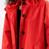 Vandtæt damejakke – Afslappet pasform – Justerbar hætte – Knapper – Mellemlang