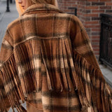 Kort uldfrakke med ternede frynser