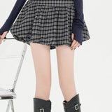 Kort khaki ternet nederdel med pufkant forneden