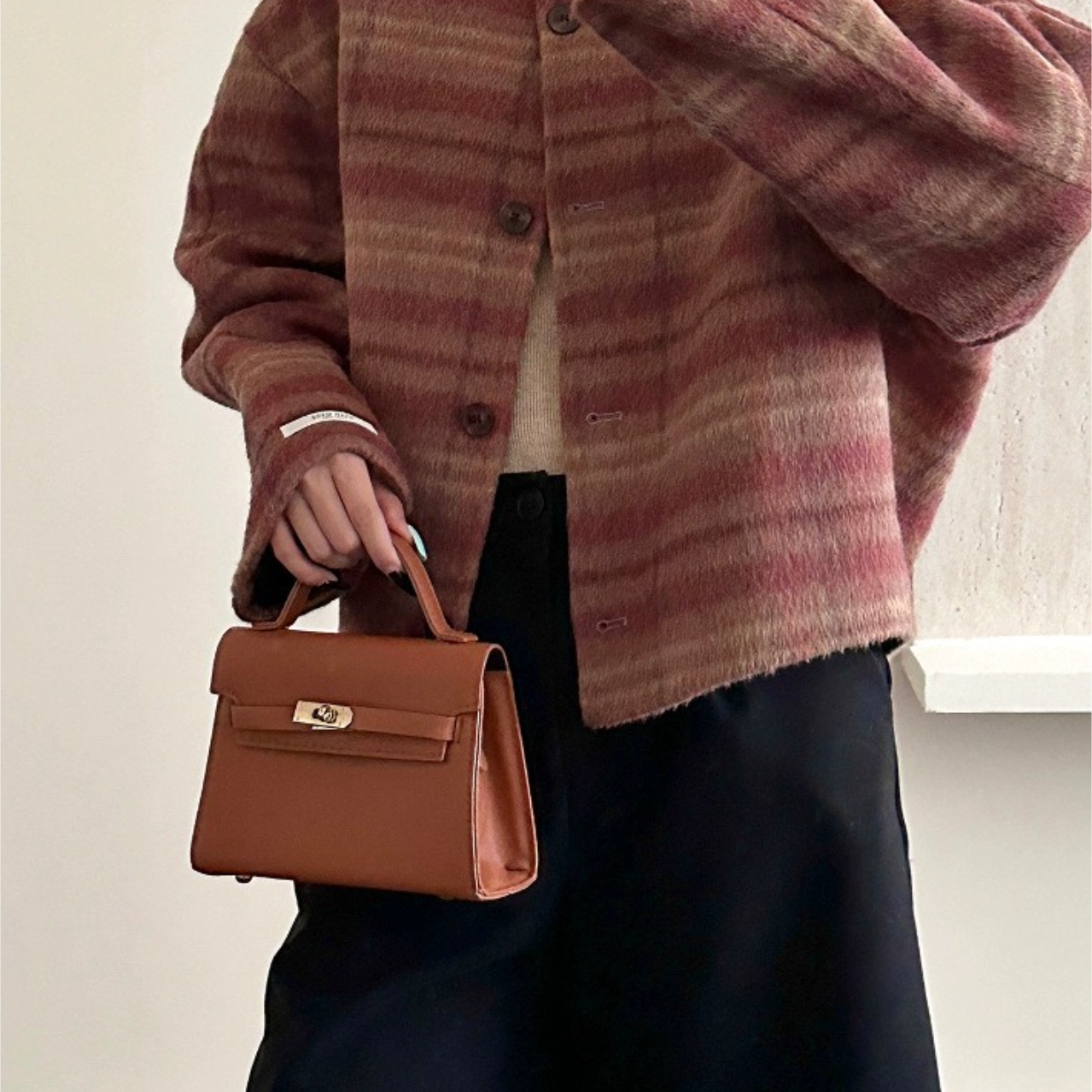 Ternet uldjakke, rund hals, enkeltradet, sænkede skuldre