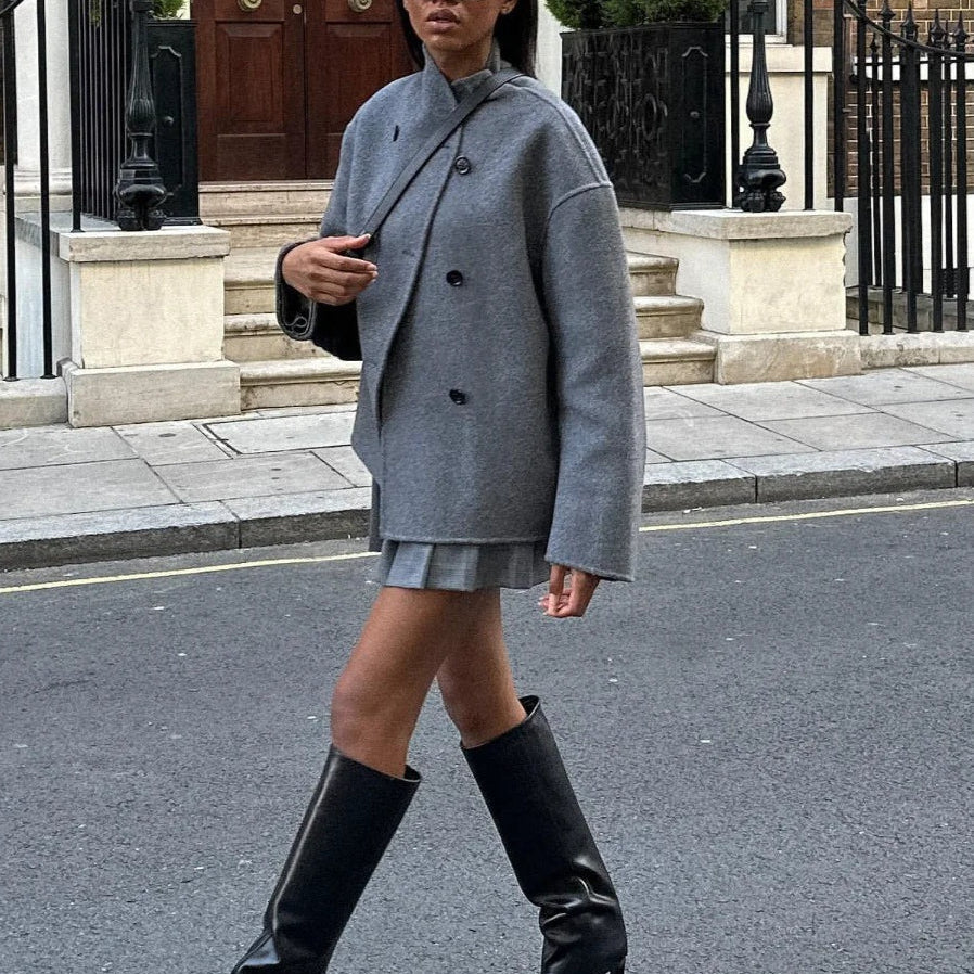 Kort dobbeltradet uldjakke