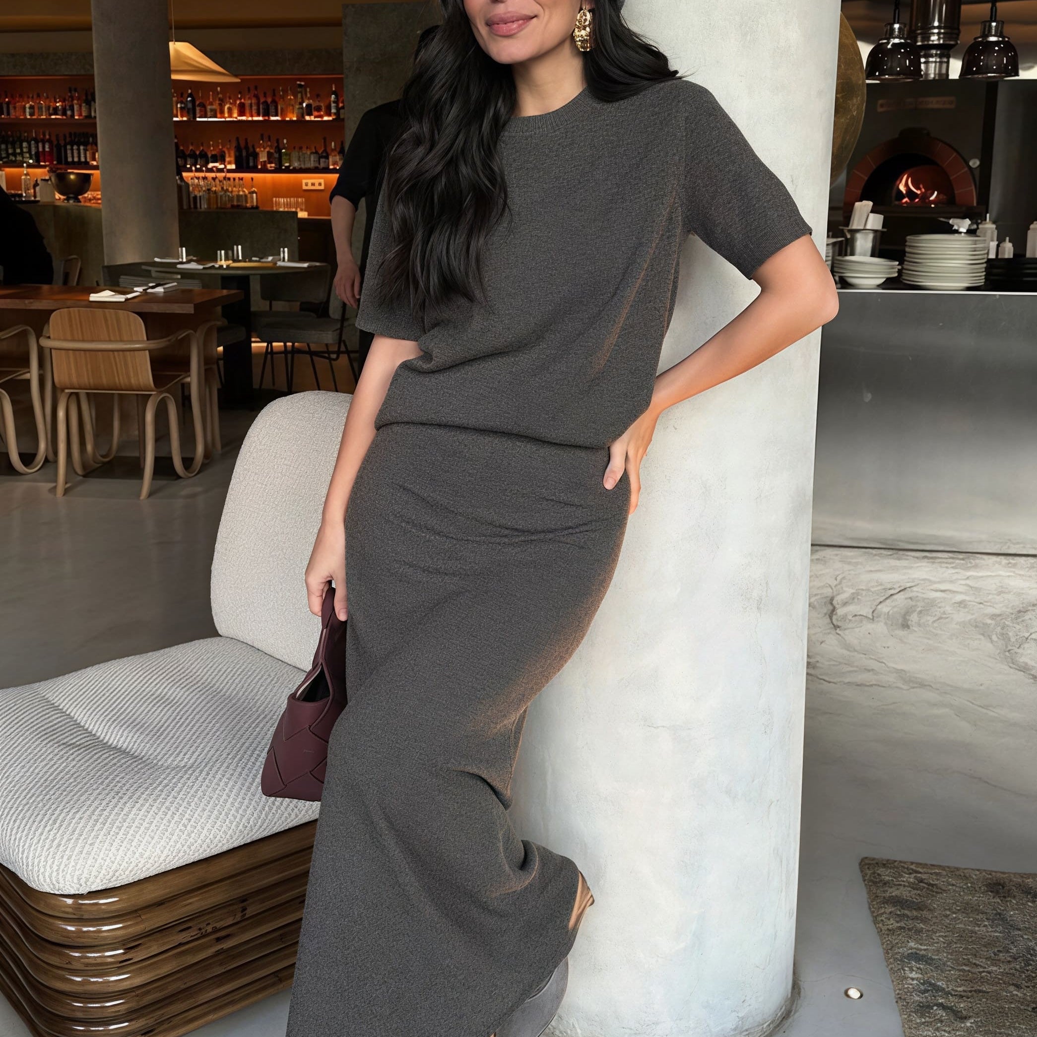 Minimalistisk striknederdel og kortærmet nederdelsæt