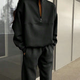 Damesæt i to dele – Blød strik – Afslappet pasform – Langærmet top med lynlås og smalle bukser