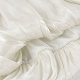 Langærmet bluse med off-shoulder-motiv og et unikt design