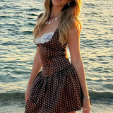 Mini tankkjole med polkaprikker og blondeindsatser