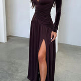 Maxikjole med tætsiddende talje, lange rynkede ærmer og dyb V-hals