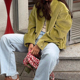 Kort, afslappet ruskindsjakke med revers