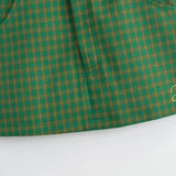 Lavtaljet ternet nederdel med broderi af bogstaver