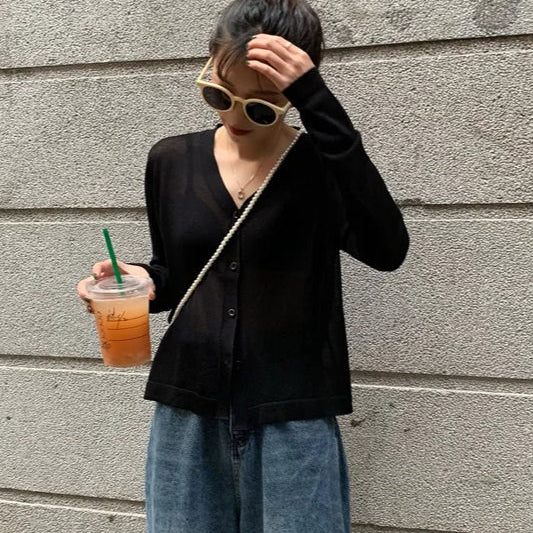 Let strikket vest med V-hals