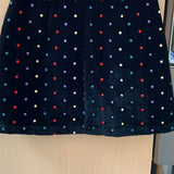 Trendy fløjlsnederdel med broderede polkaprikker