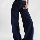 Højtaljede, løstsiddende, lige ben i rå denim