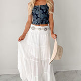 Lang, højtaljet A-formet nederdel med kontrasterende snøre, boheme-chic stil