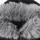 hættejakke med pelskant og lynlås i taljen