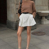 Højtaljet hvid plisseret mini-nederdel