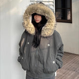 Kort sort dunjakke med pelskrave