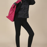 Let, tætsiddende dunjakke med høj krave, vindtæt sportsjakke