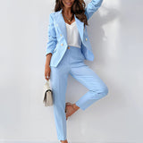 Damejakkesæt – Tætsiddende dobbeltradet blazer – Elegante bukser med lige ben