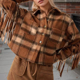 Kort uldfrakke med ternede frynser