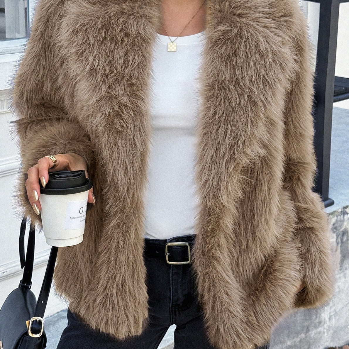 Blød og luftig afslappet frakke med lange ærmer