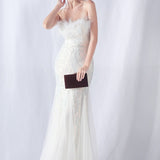 Aftenkjole med pailletter og strudsefjer