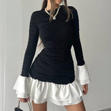 Farveblok-minikjole, rynket, tætsiddende, med svajer i ærmerne og en flæset kant