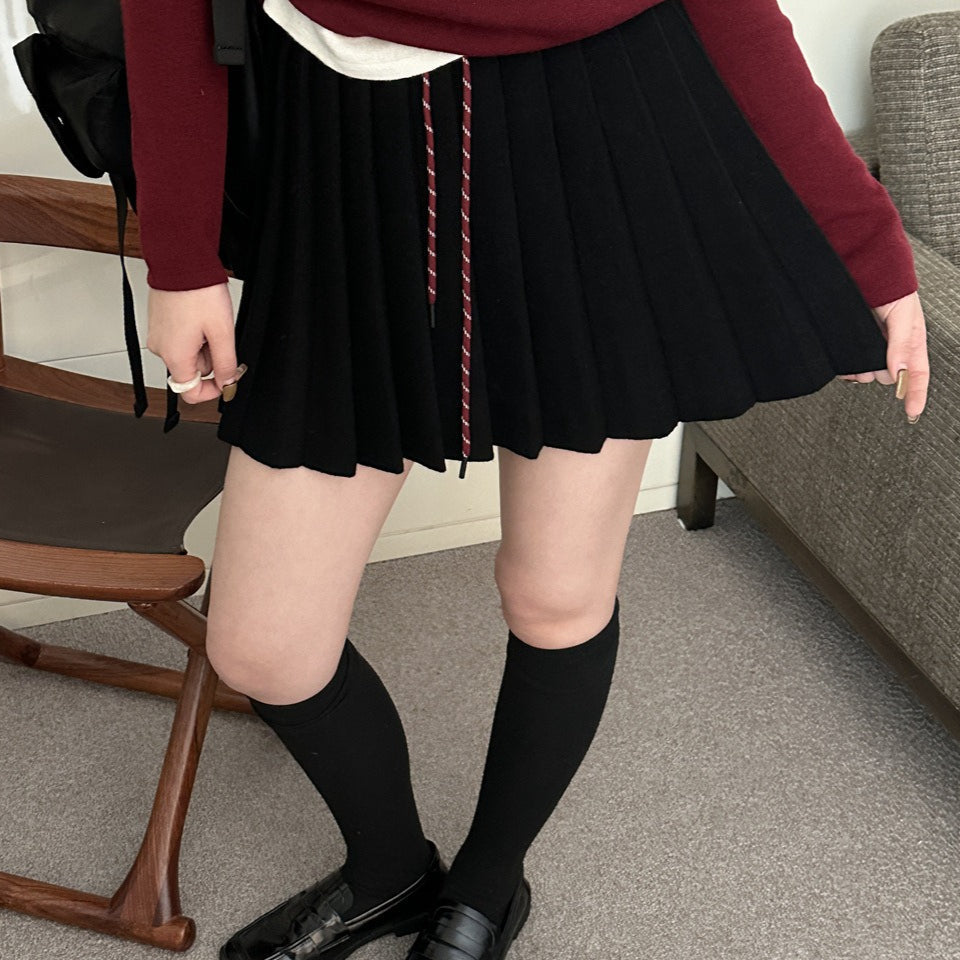 Plisseret mini-nederdel i strik