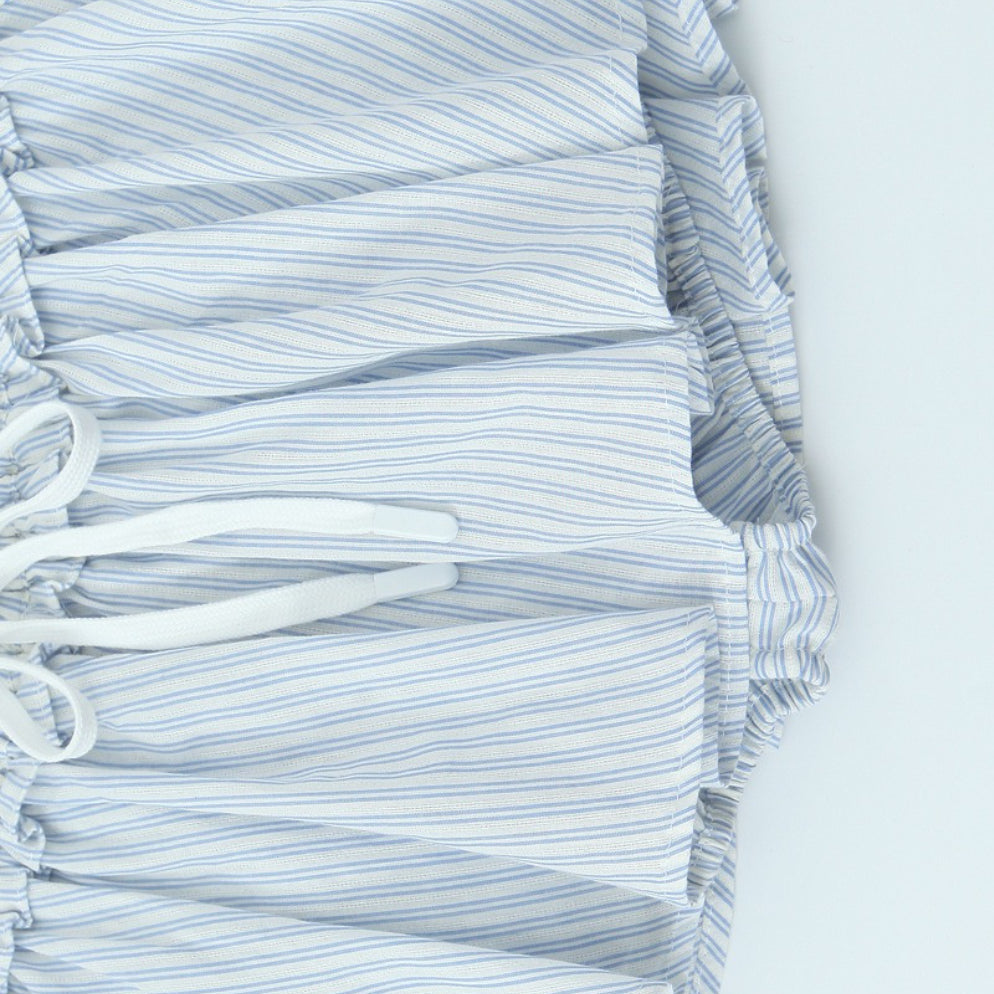 Sæt med stribet langærmet skjorte og højtaljet miniskørt med bindebånd foran