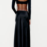 Højtaljet, tætsiddende lige midi-nederdel i satin