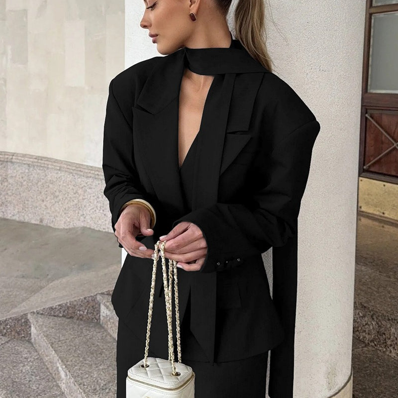 Kort blazer med tætsiddende talje