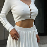 Sexet todelt sæt bestående af en crop top i mesh og en nederdel