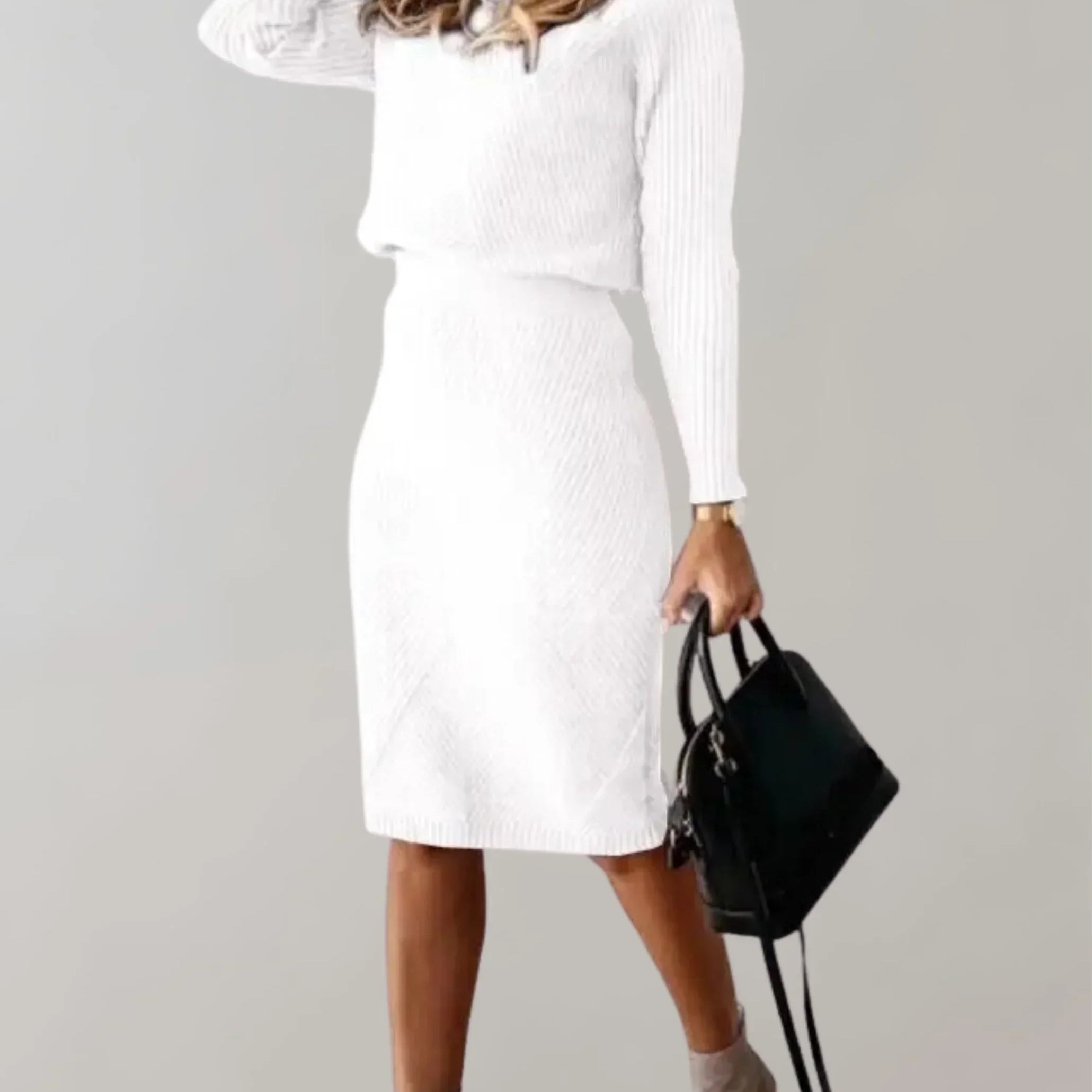 Damesæt i to dele – Tætsiddende snit – Ribstrik – Elegant rullekrave