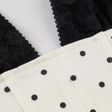 Todelt sæt med polkaprikker og blondedetaljer uden ryg