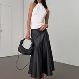 Chic højtaljet maxinederdel i sort kunstlæder