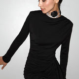 Sexet bodycon minikjole med rynkede detaljer og bandagedetaljer, rund hals