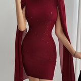 Mini bodycon-kjole med rund hals udsmykket med rhinsten