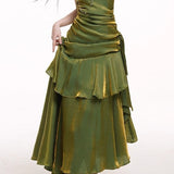 Bordeauxrød asymmetrisk aftenkjole med flæser og tanktop